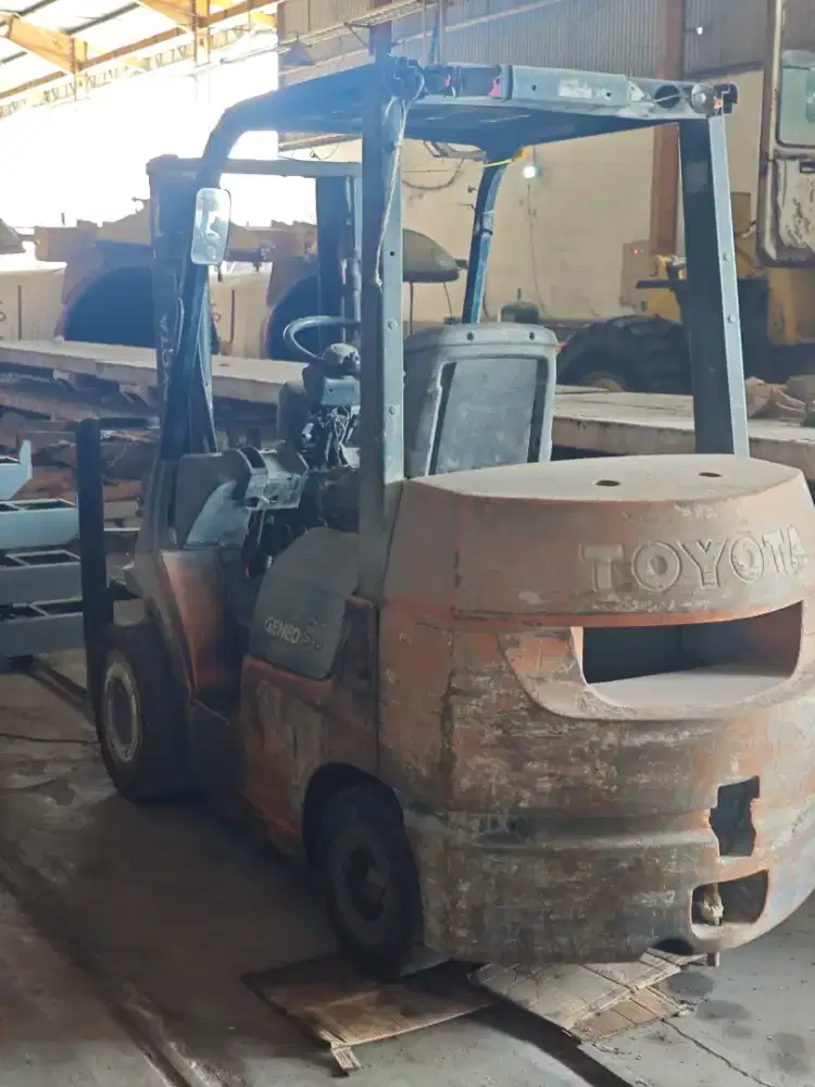 Forklift TOYOTA 2006