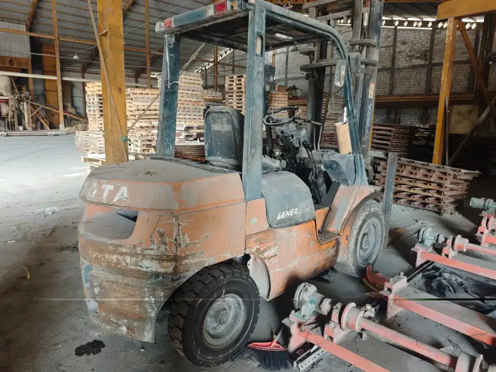 Forklift TOYOTA 2010 3.5TON
