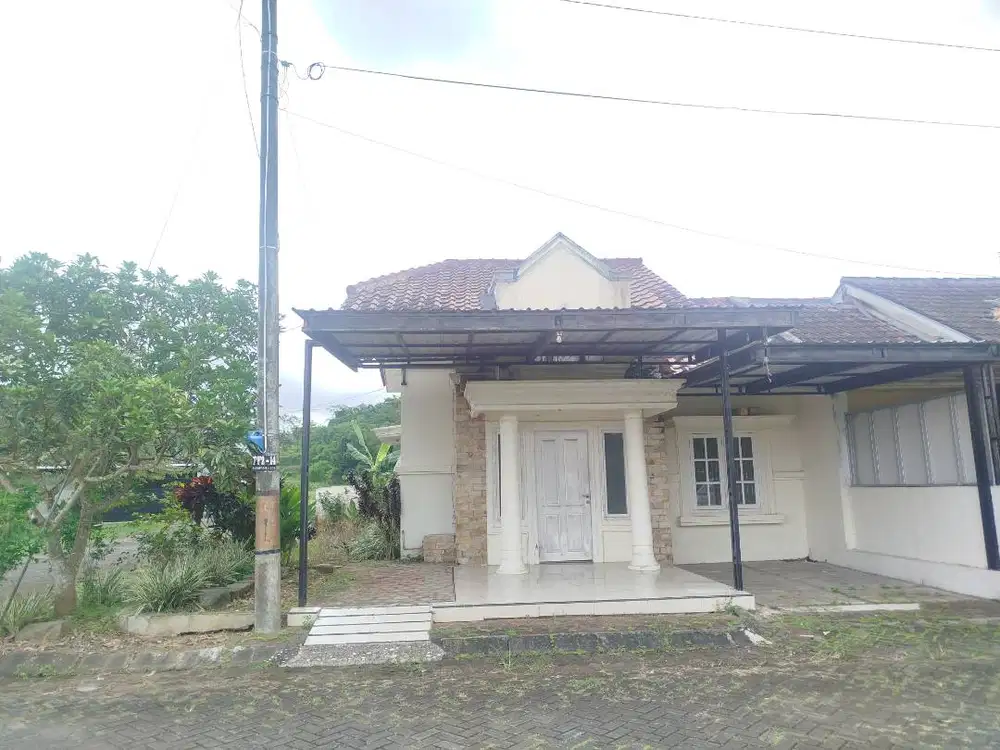 Dijual Cepat. Rumah dekat Roxy Jember