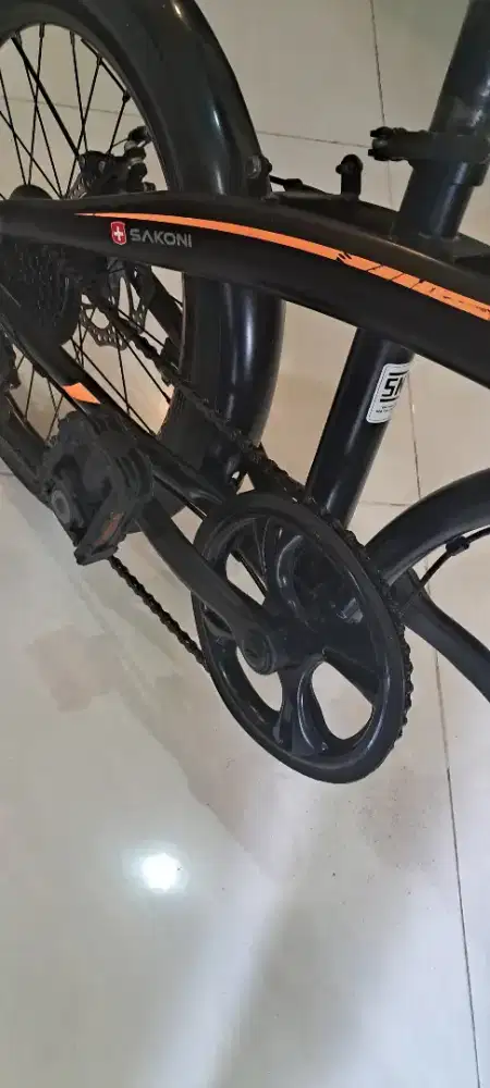 Sepeda lipat merk SWISSS BIKE