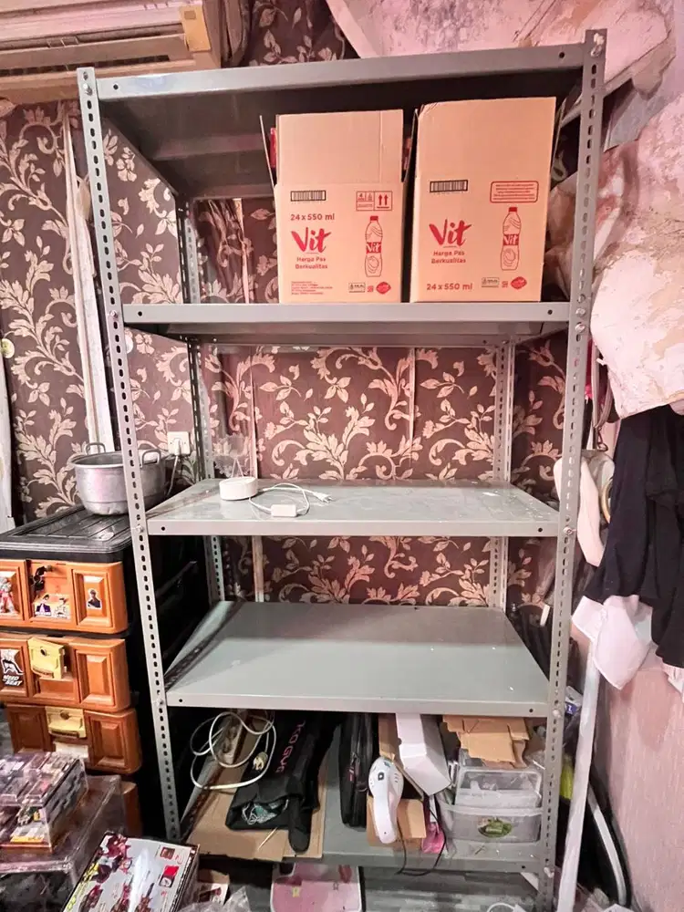 Jual rak besi 5 tingkat kondisi mulus