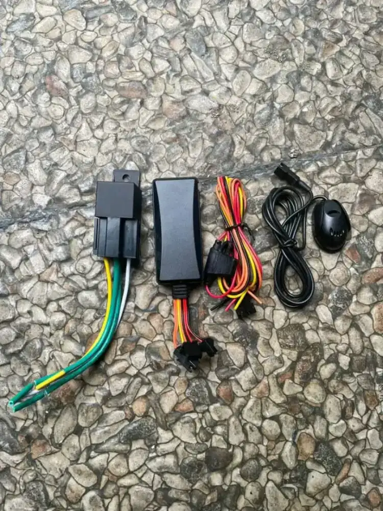 GPS tracker alat pelacak kendaraan anda