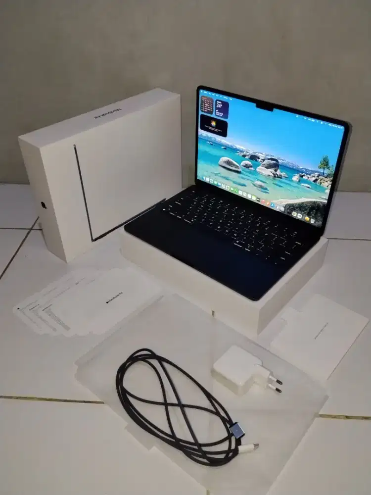 MacBook Air M2 8/256 BH 99% Fullset Midnight Ex Resmi ID/A
