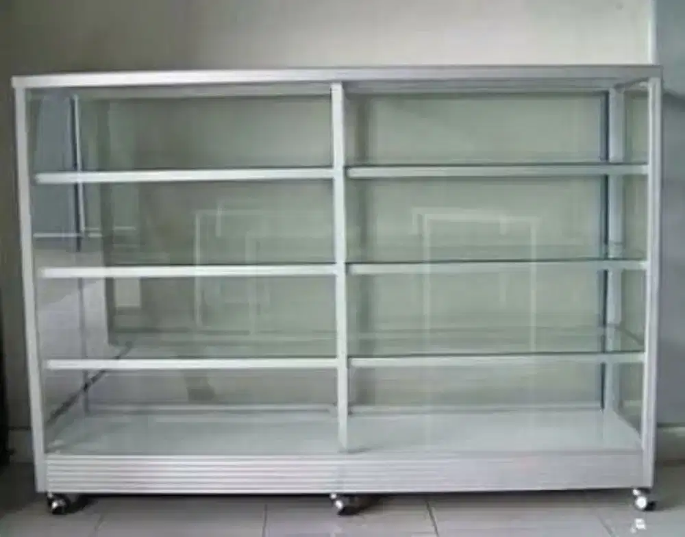 Dijual bekas etalase kaca 1,5 meter
