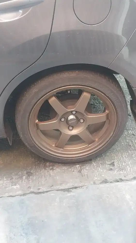 JUAL VELG 16 SAMA BAN BUAT BRIO MASIH MULUS.BARU BELI 10 JUTA