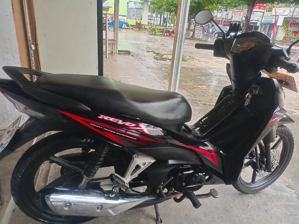 Dijual Revo X mesin baik standart pabrik body mulus