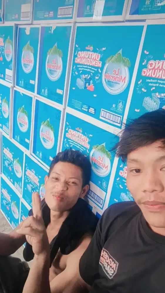 Nyarik gawe mingguan ap harian