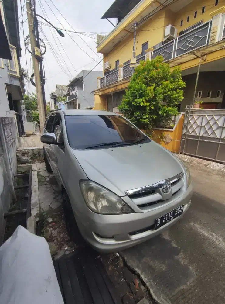 Toyota Kijang Innova 2005 Bensin