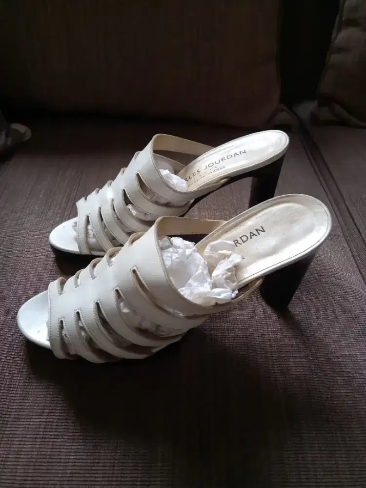 Jual sepatu wanita merk charles jordan