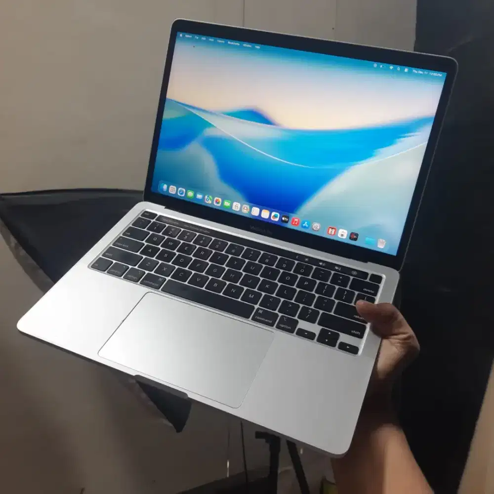 Macbook pro 2020 touchbar ram 16gb ssd 512gb core i5 bisa cod