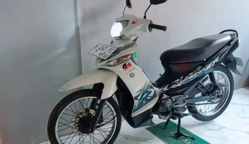 Dijual Motor Vega ZR 2010 Putih mesin joss