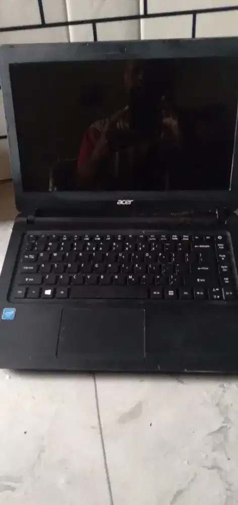 Laptop acer es1-432 kondisi matot