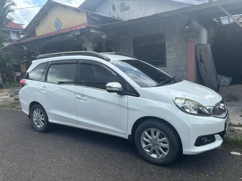 Mobilio 2014 putih mulus