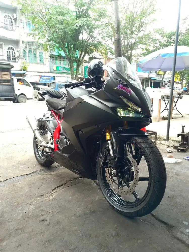 New Honda CBR 250RR Tipe Std 2024 warna Hitam Chasis Merah 250 CC Baru