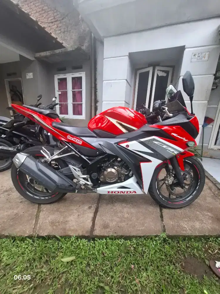 Honda cbr 150r tahun 2018