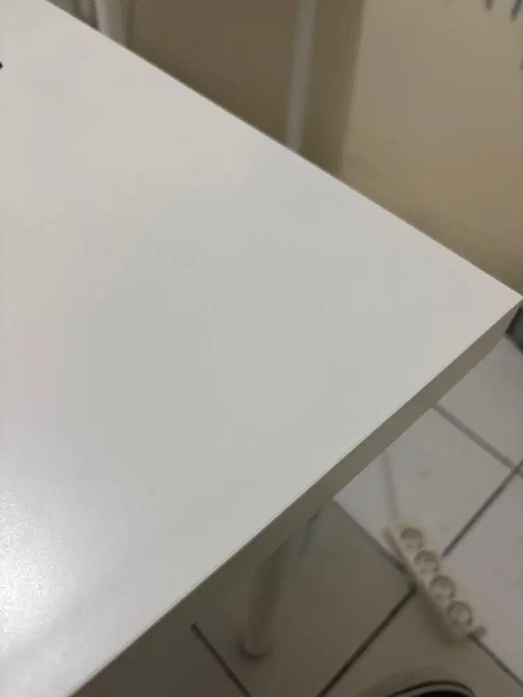 meja putih bekas mulus