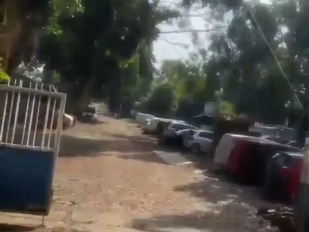 Tanah kosong rata pinggir jl Raya Bekasi Kel Jatinegara Kaum Pulogadung Jaktim