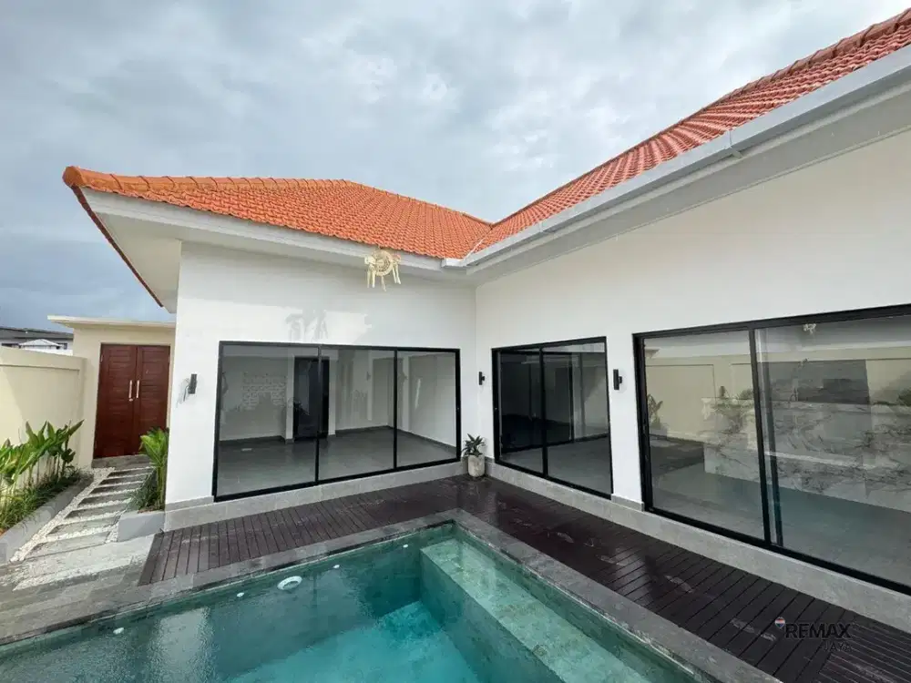 Villa Baru Super Mewah Lokasi Bagus Disewakan, di Bumbak Umalas Area