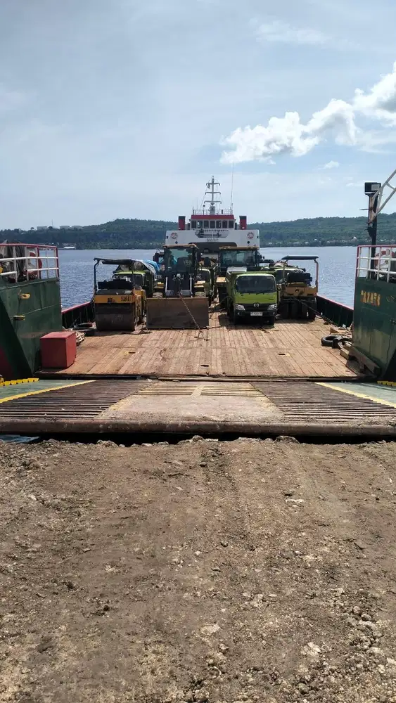 Jasa Sewa Kapal Angkut LCT antar Pulau