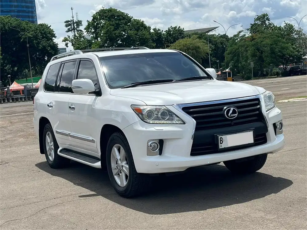 TERMURAH!! LEXUS LX570 AT PUTIH 2013