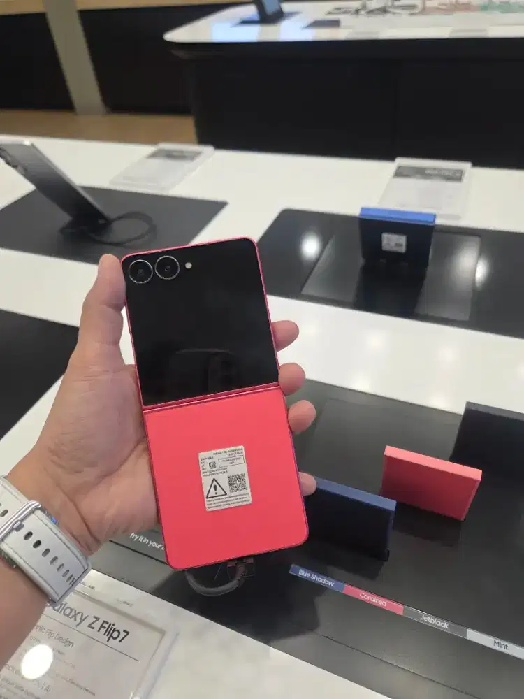 SAMSUNG GALAXY FLIP 7 FREE BUDS 3 FE