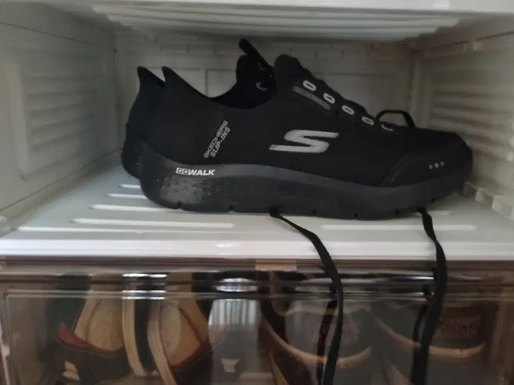 Jual sepatu skecher go walk anti air