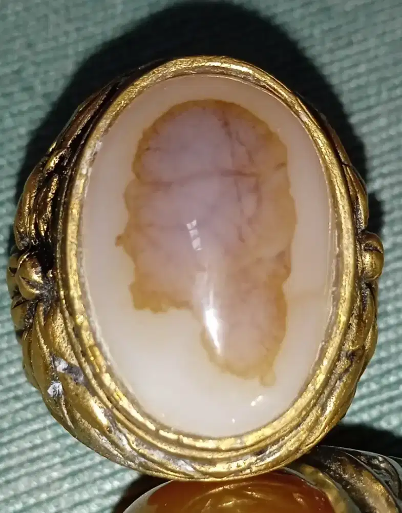 Batu akik Gambar orang berkacamata