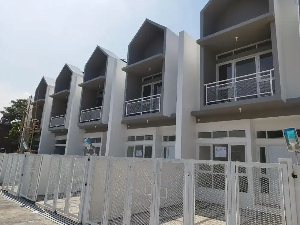 Rumah Baru 2 Lantai di Cisaranten Kulon