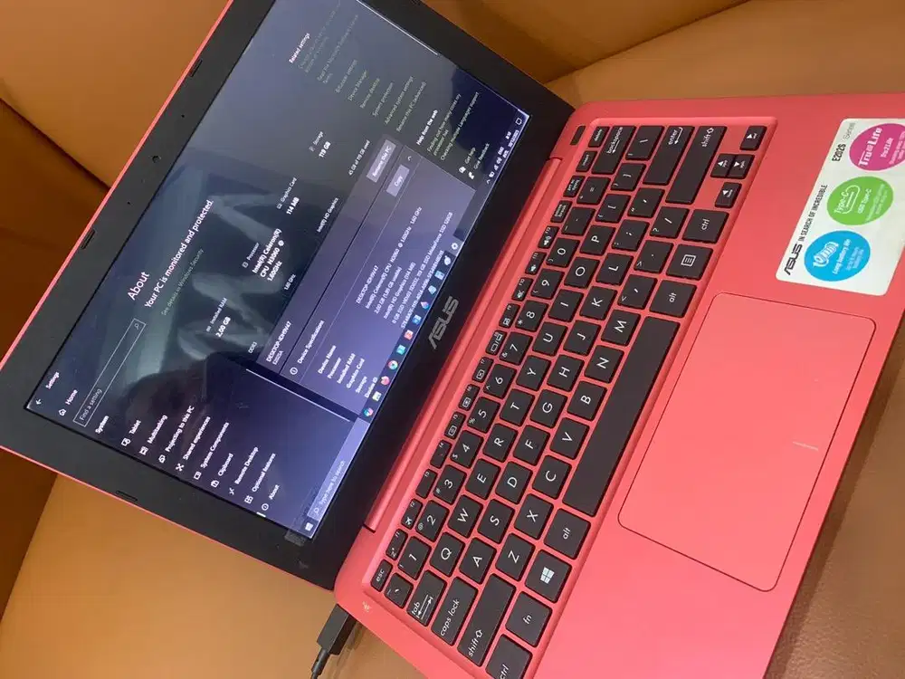 ASUS E202S Laptop 12 inch