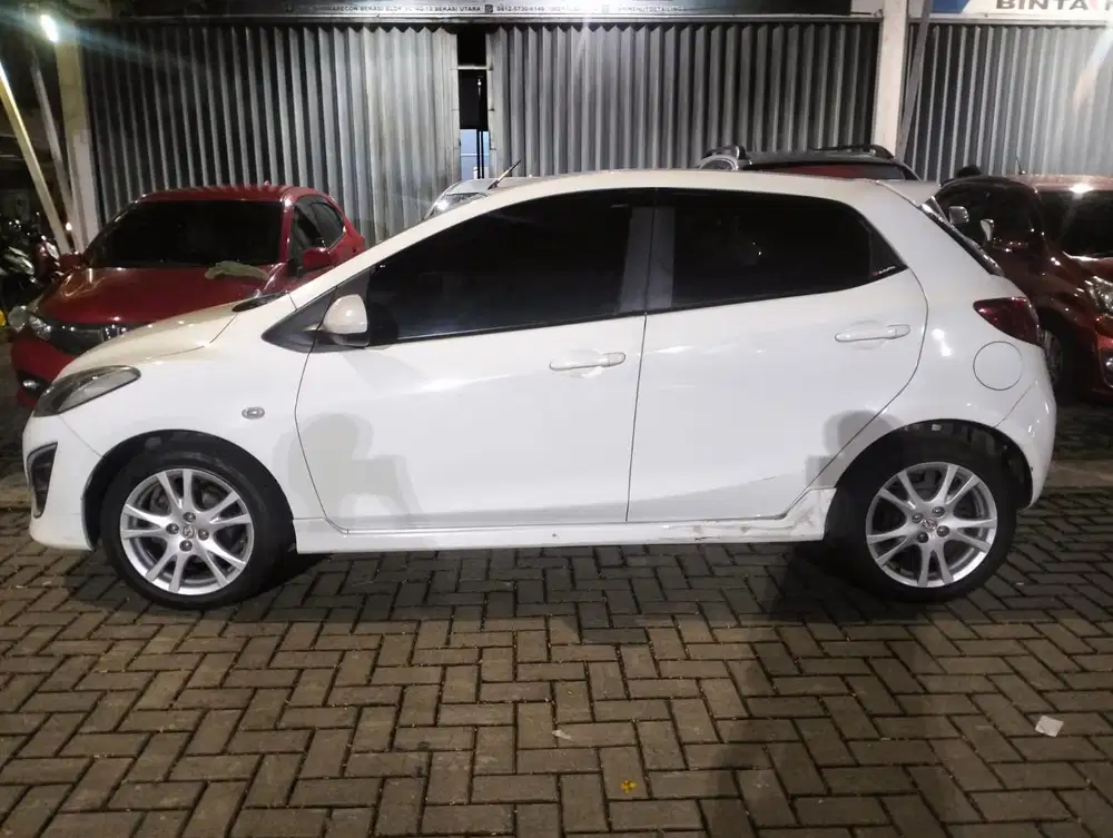 Mazda 2 R HB AT 2011