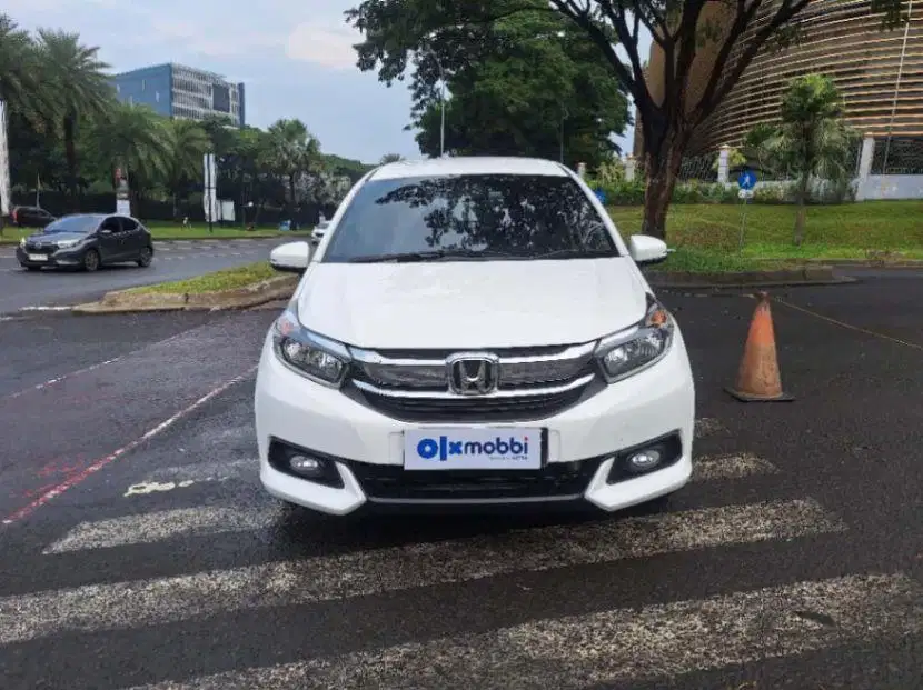 DP MURAH Honda Mobilio 1.5 E Bensin-MT 2017 CFZOB