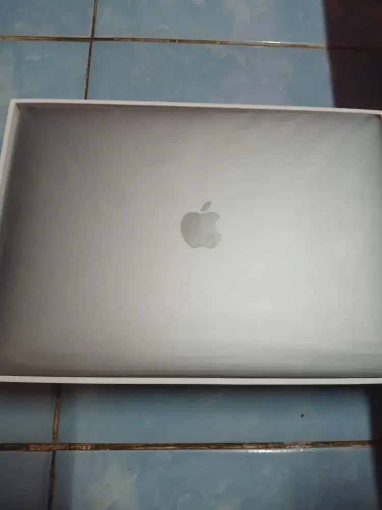 Dijua MacBook Airb13 inch pemakaian 5 bulan