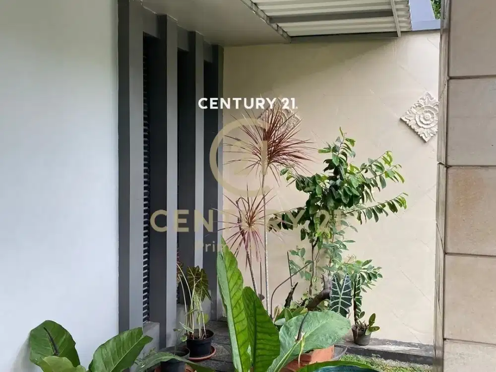 Dijual Rumah Dengan Tanah Luas Siap Huni Strategis Di Sektor 1