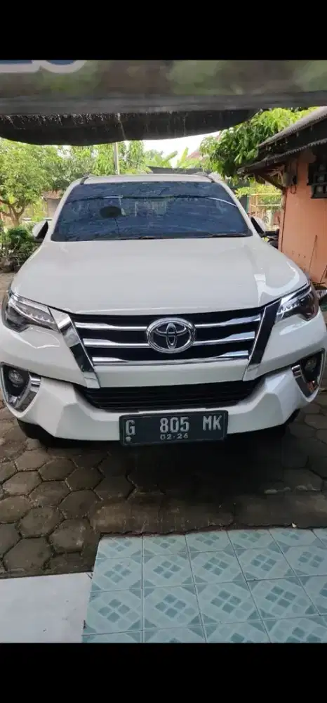 Dijual mobil firtuner vrz.warna putih.