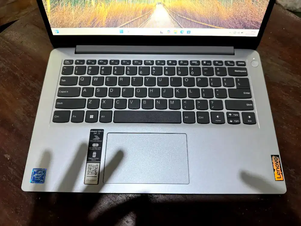 Laptop Lenovo Ideapad Slim Celeron N4 82v6 4/256 lu it carger NETT