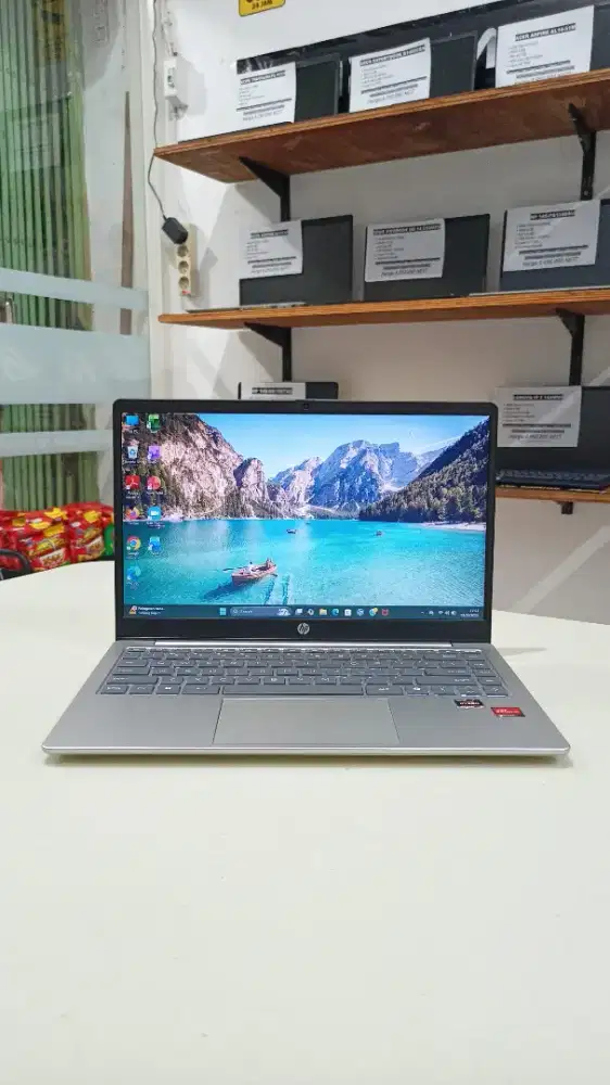 Laptop second Hp 14-EM0320AU AMD Ryzen 3 7320U Ram 8 GB
