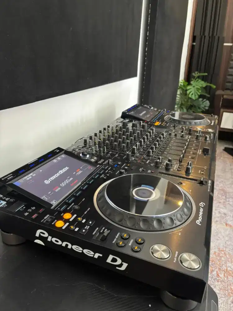 Pioneer DJ CDJ 3000 + DJM V10