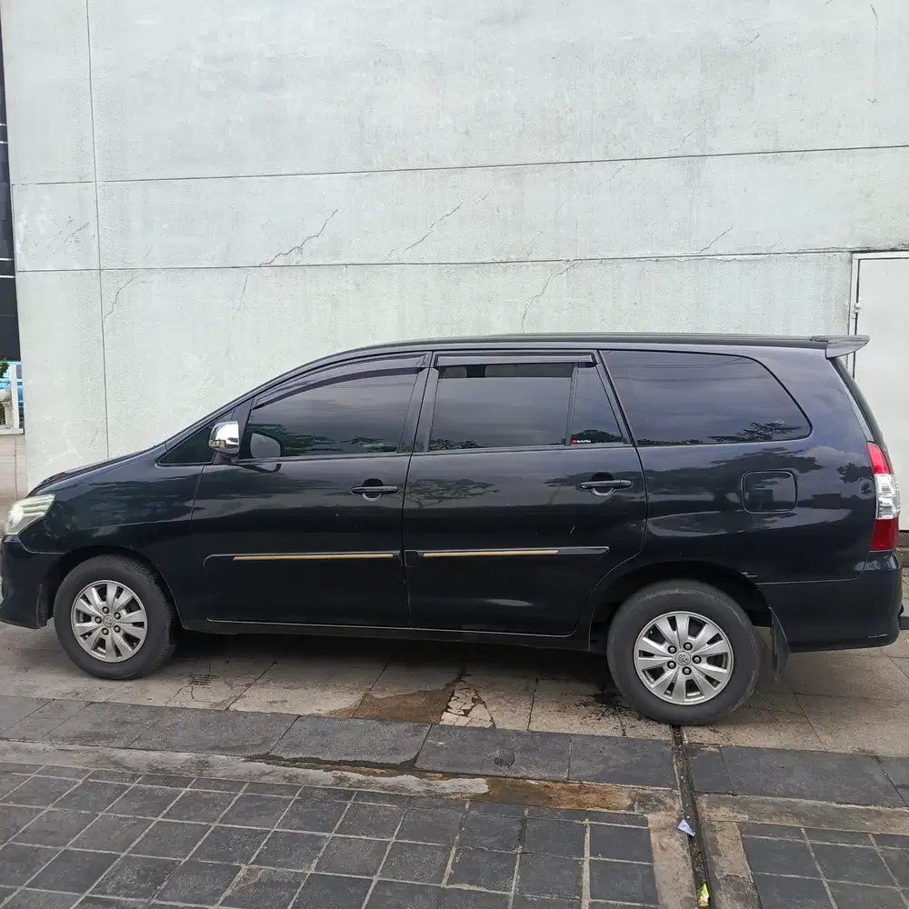 Toyota Kijang Innova 2012 Bensin