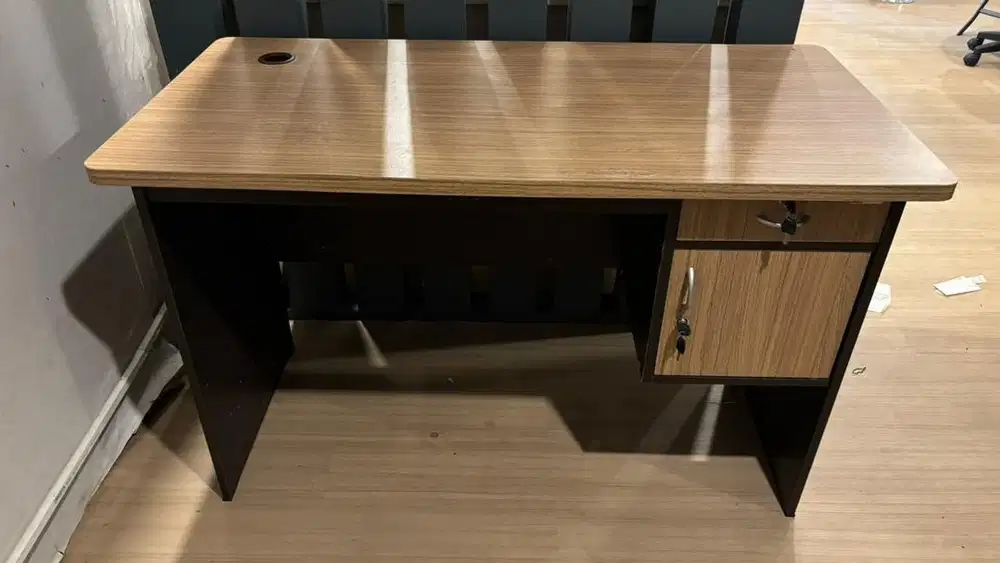 Meja kantor / Meja Kerja / Meja Belajar / Meja Serbaguna