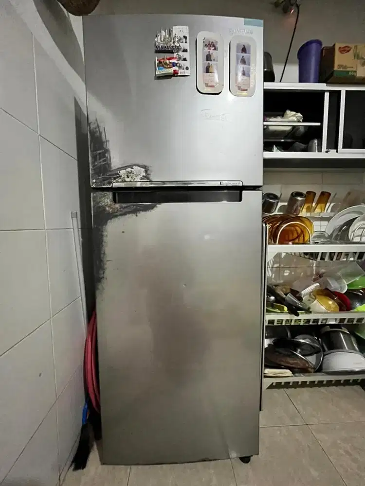 Dijual Kulkas 2 Pintu Samsung Dingiinnn