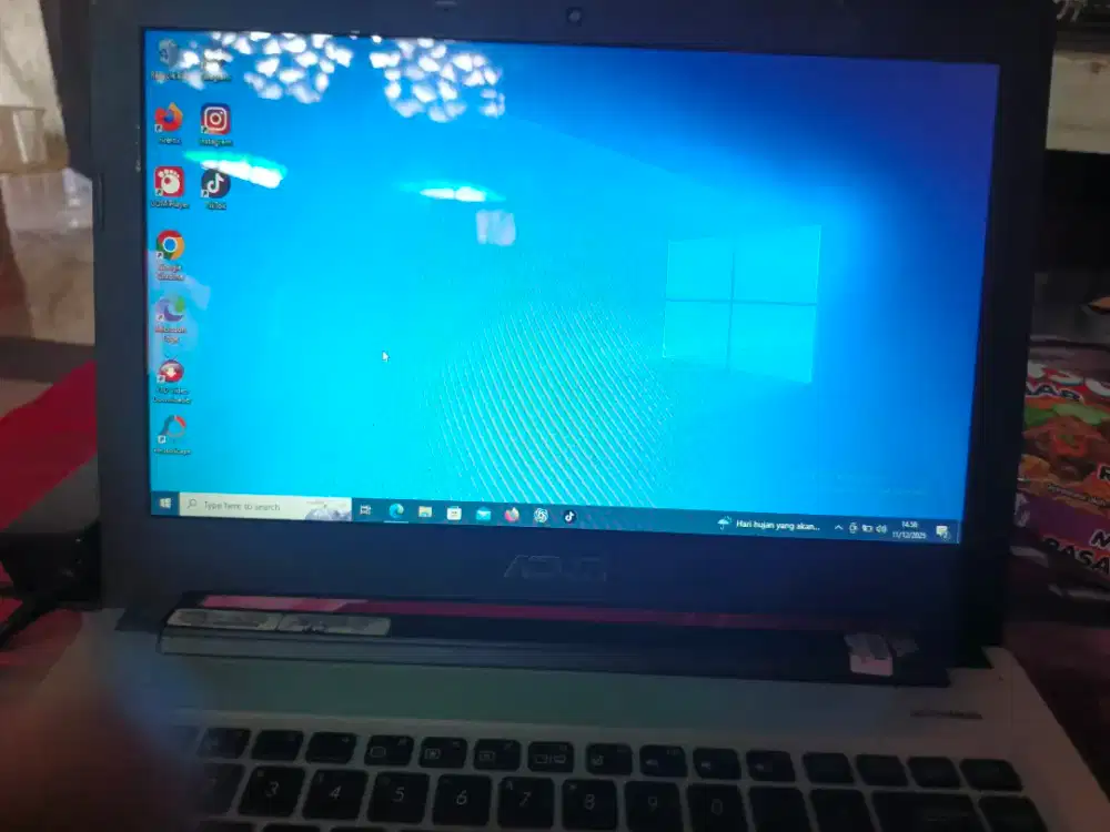 Laptop asus dijual harga 1.8 nego bu