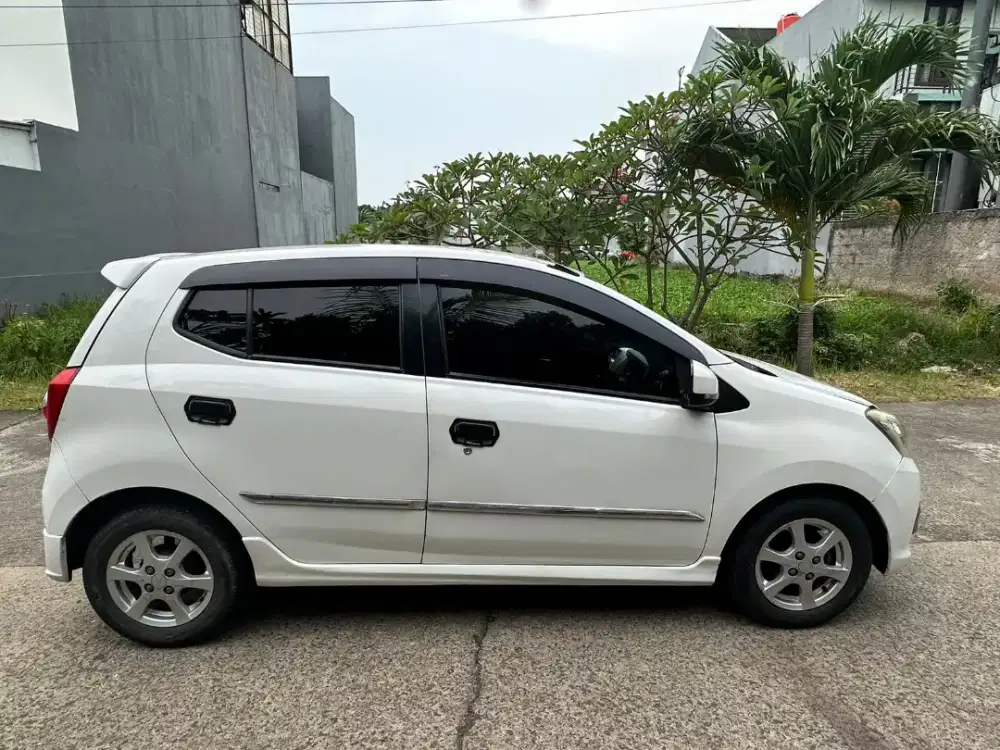 Daihatsu Ayla X Matic tahun 2015 Putih Plat Genap B-DKI Full Orisinil