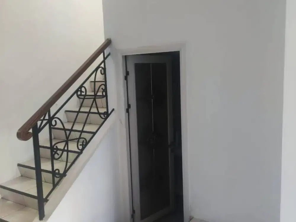 Dijual Cepat Rumah Banjar Wijaya Cluster Italy Cipondoh Tangerang Posisi di Jl Boulevard Bisa Untuk Usaha