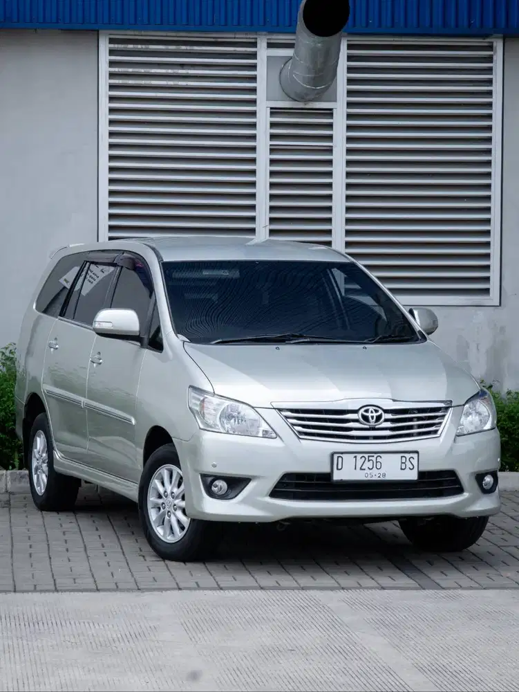 Toyota kijang Innova v matic 2013 silver