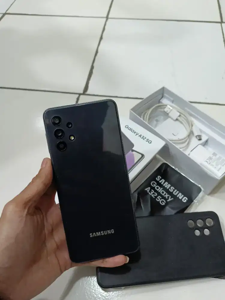 Samsung a32 5g 
8 128
Fullset original
Minus lecet pemakaian