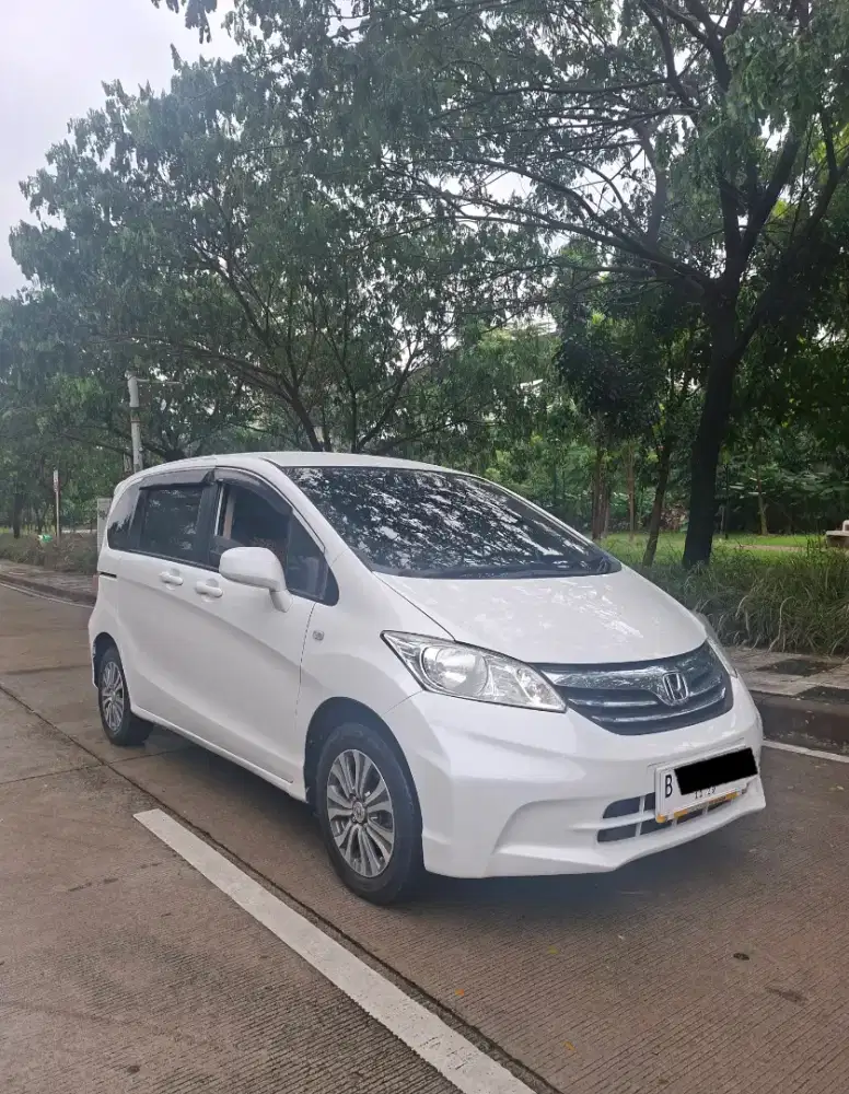 (Harga Cash) Freed SD AT NIK 2012 Putih Facelift