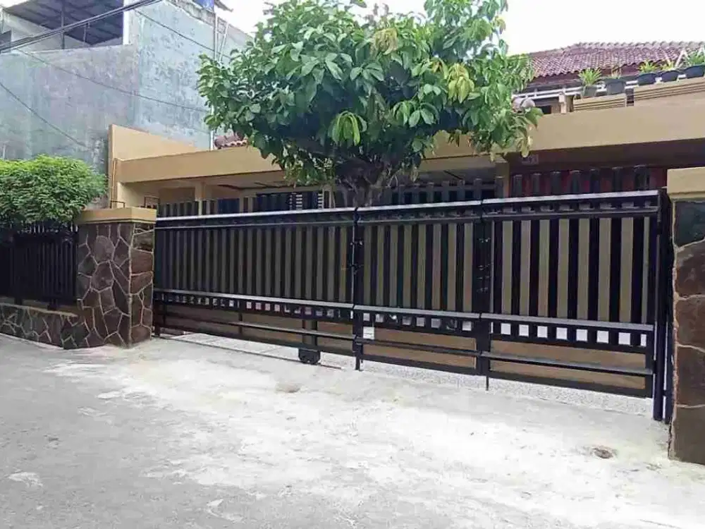 rumah besar di utan kayu jakarta timur