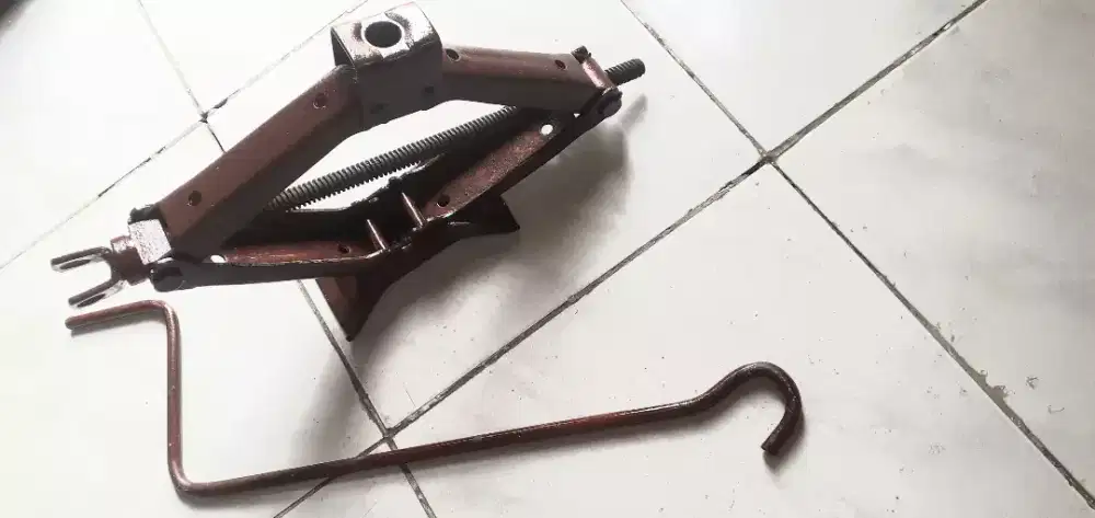 Dongkrak 2.5 ton barang bagus siap pakai