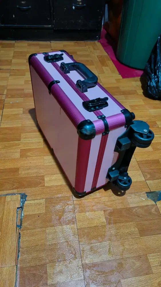 Tas koper makeup artis bekas