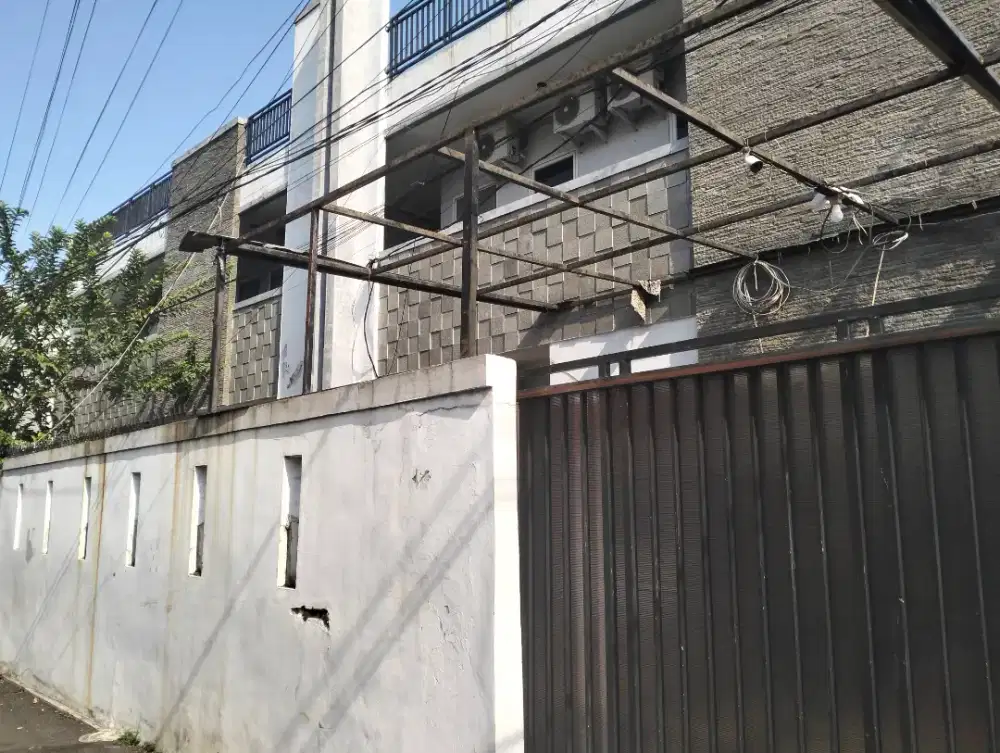 Jual rumah kos lt3 dengan 18 kamar